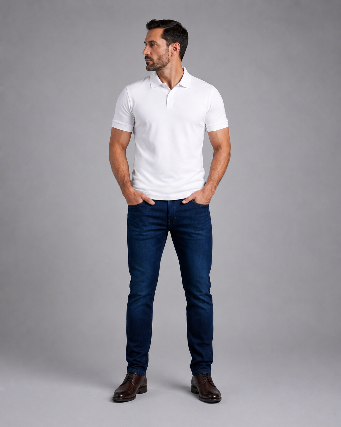 Camisa Polo branca corpo inteiro frente