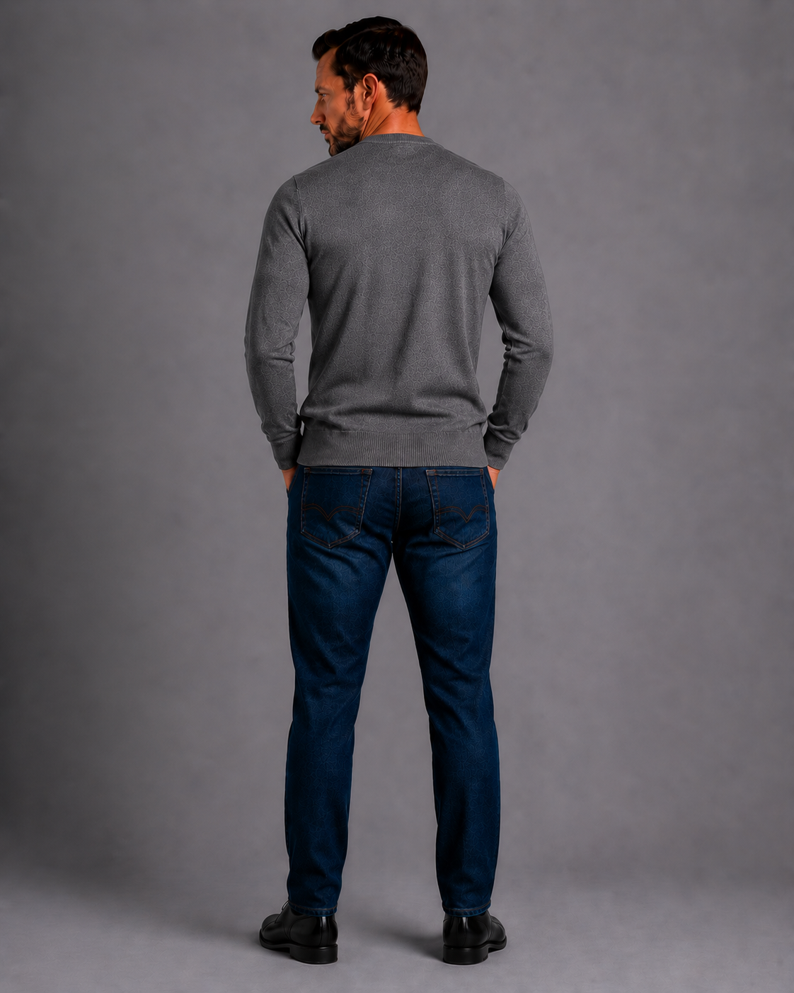 blusa de lã cinza corpo inteiro costas